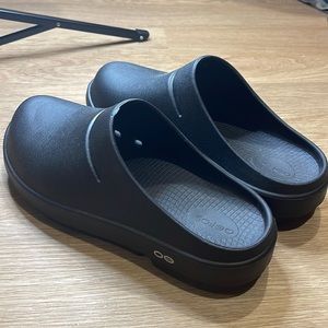 Black oofos